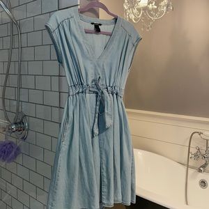 NWOT H&M Light Denim/Chambray Cinched Waist Bow Dress - Size 6